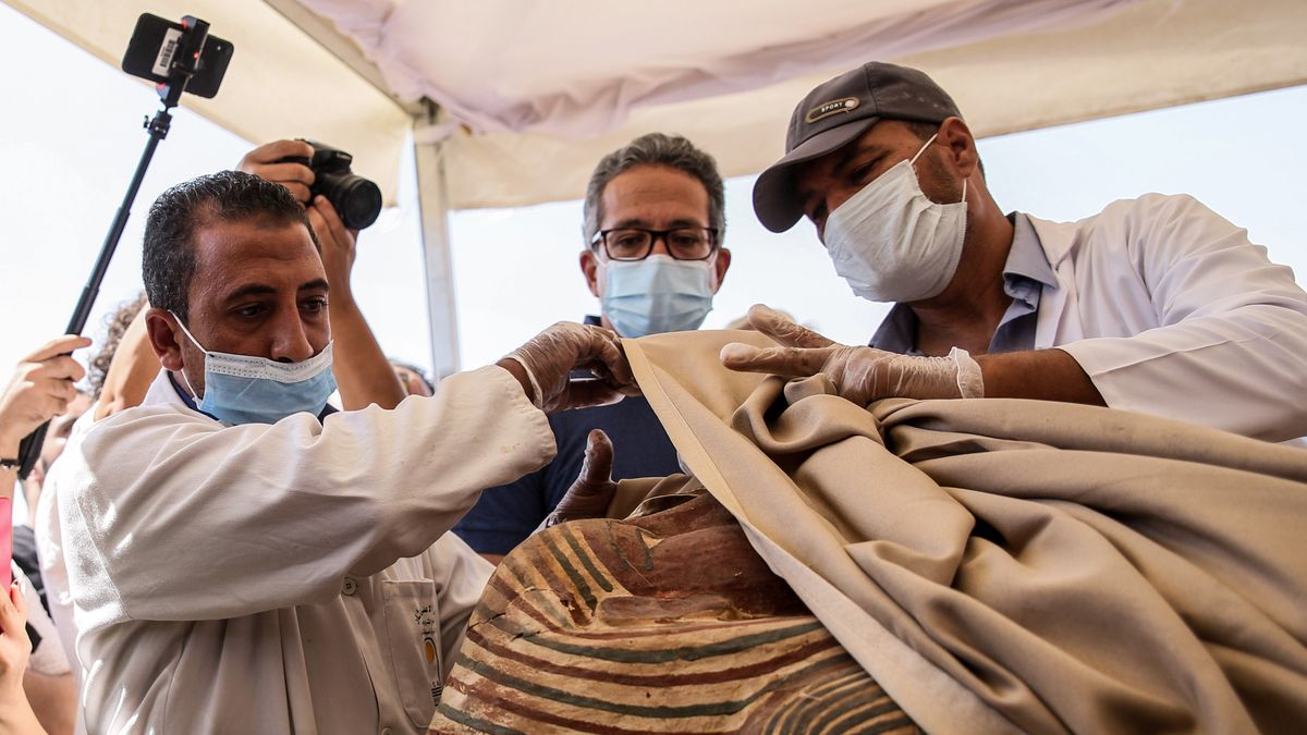 Fotky: V Egyptě vyzdvihli 59 sarkofágů zakopaných před 2600 lety